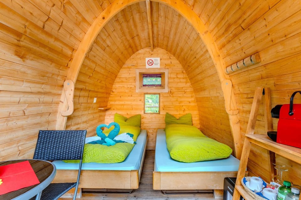 Simple Lake Pod with shared bathroom near Gstaad House in Saanen