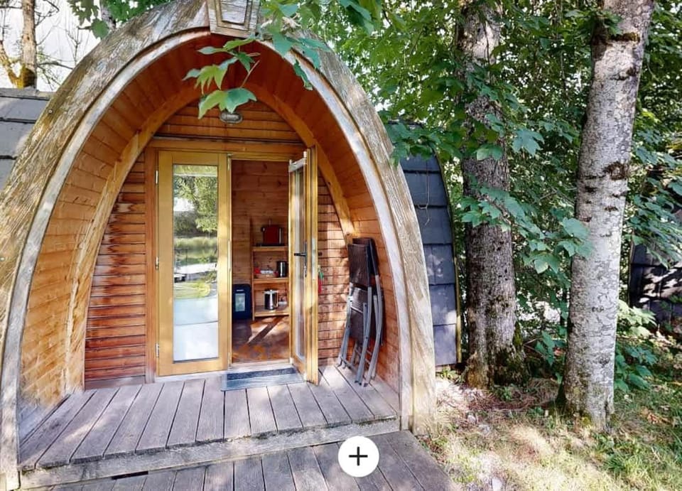 Romantic Lake Pod with shared bathroom near Gstaad House in Saanen
