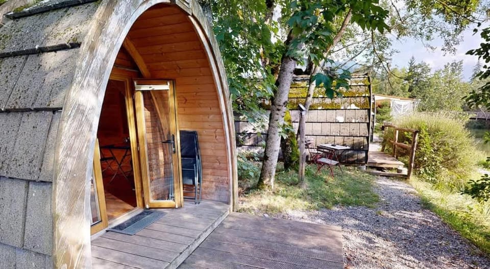 Romantic Lake Pod with shared bathroom near Gstaad House in Saanen