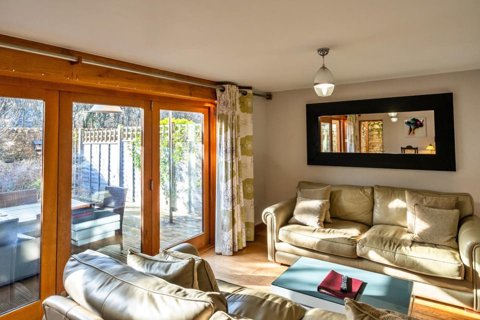 Communal lounge/ TV room, Living room