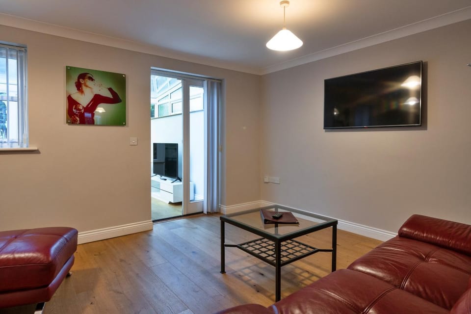 Communal lounge/ TV room, Living room
