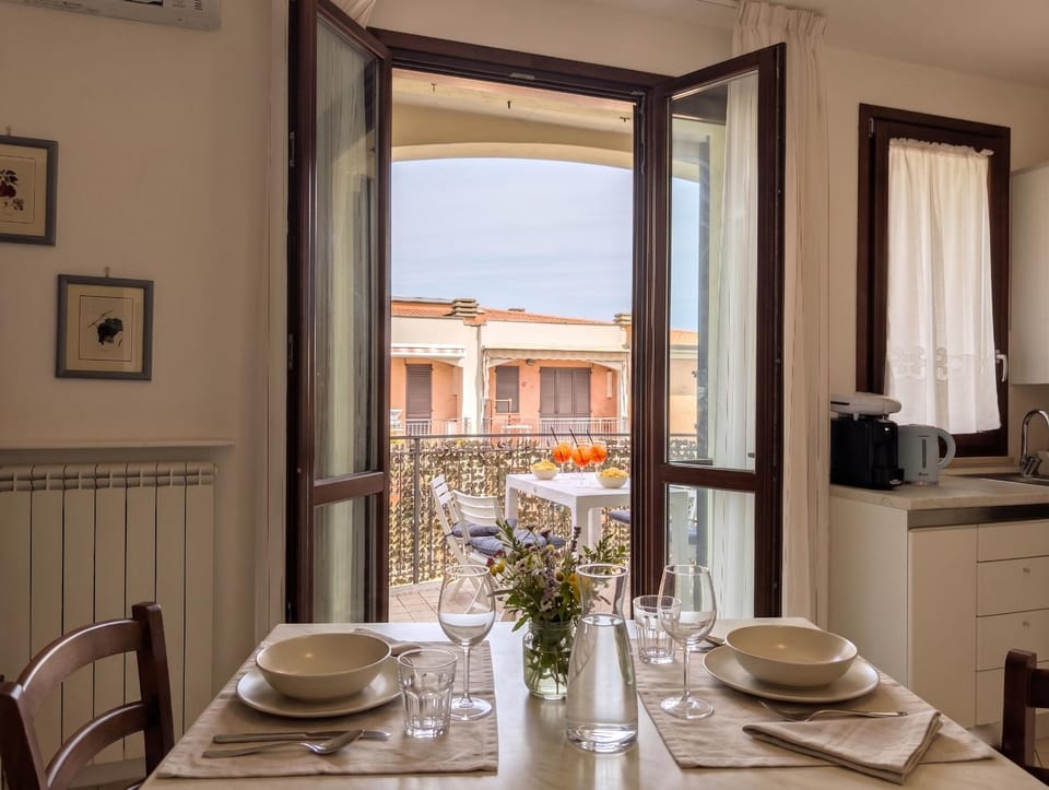 -1 min dal mare- AC balcone e garage Apartment in Marche