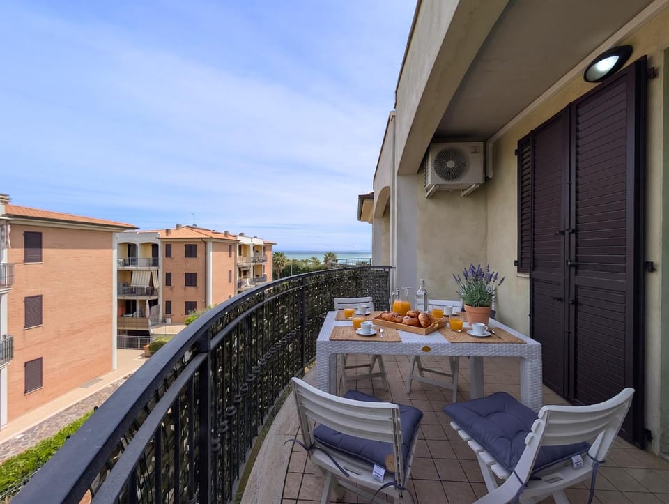Property building, View (from property/room), Balcony/Terrace