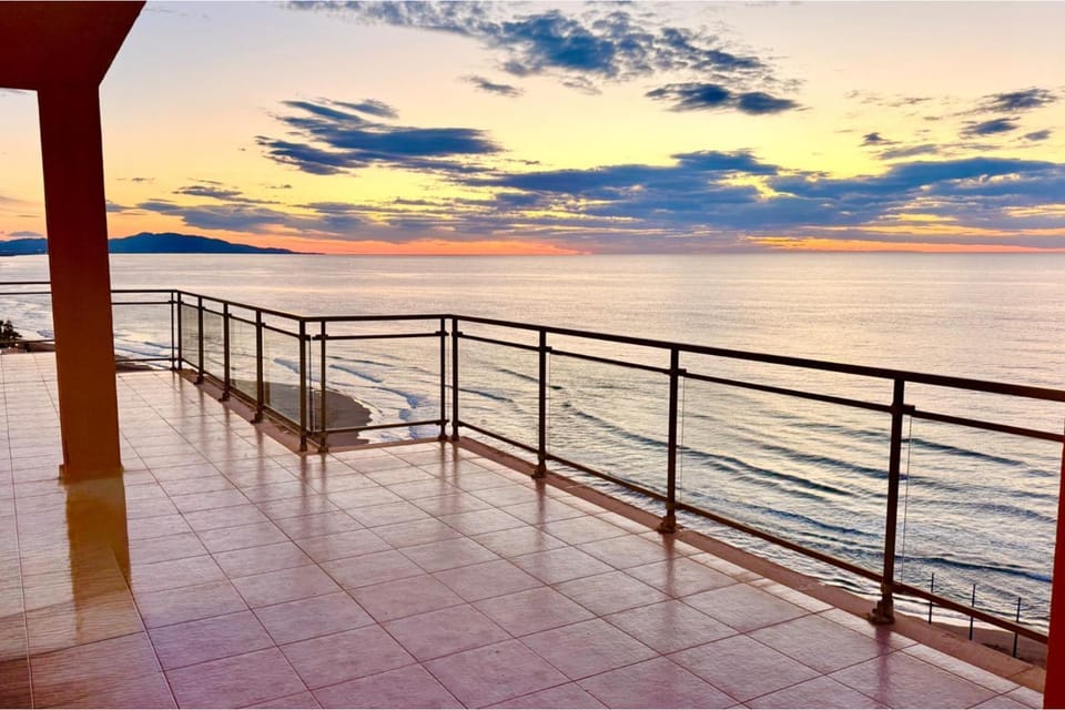 Beachfront Penthouse 360 Large Private Terrace Apartment in Oropesa del Mar