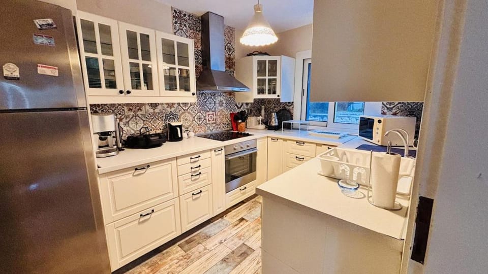Coffee/tea facilities, Kitchen or kitchenette, dishwasher, oven