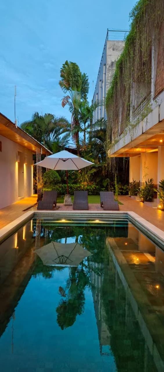 Property building, Pool view, Swimming pool, Swimming pool