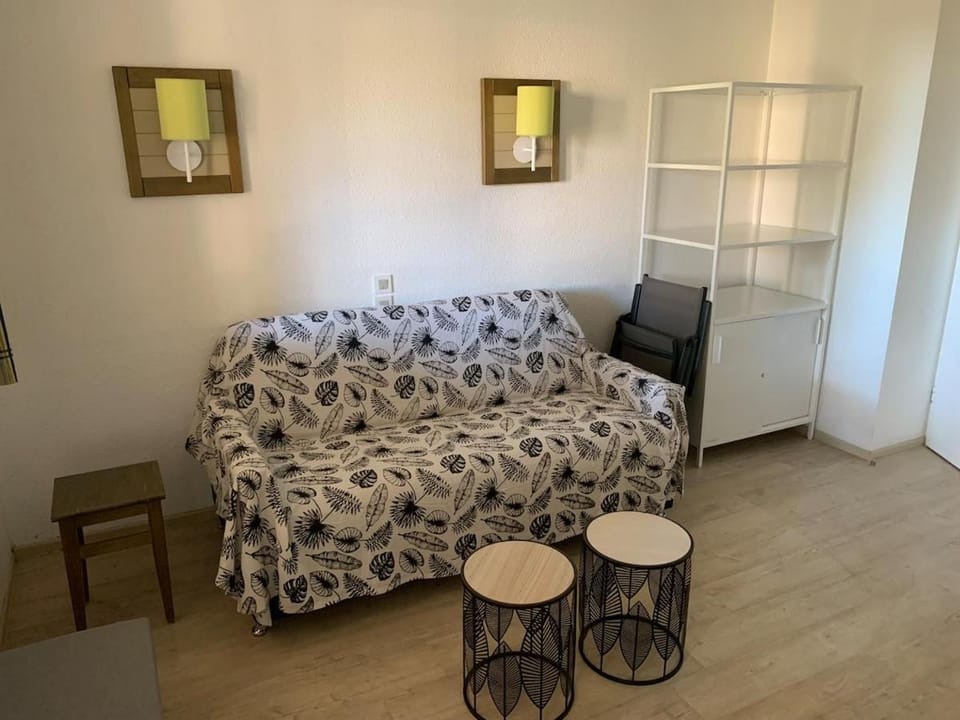 Vacation Studio with Pool, Tennis, Pétanque & Parking Apartment in Saint-Raphael