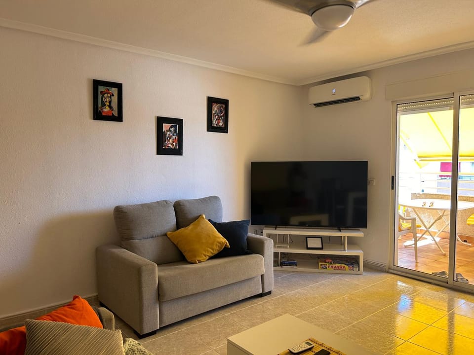Living room, Seating area, air conditioner