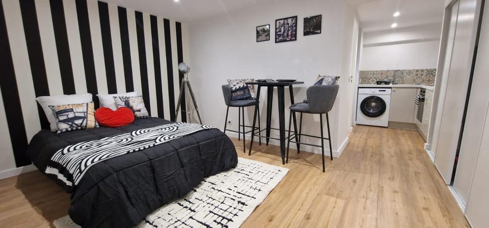 CINE CHIC sur la promenade des anglais Apartment in Nice