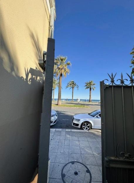 CINE CHIC sur la promenade des anglais Apartment in Nice