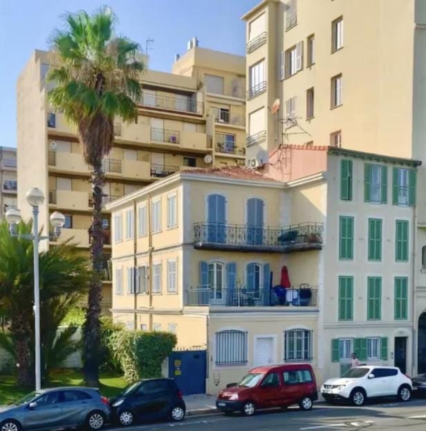 CINE CHIC sur la promenade des anglais Apartment in Nice