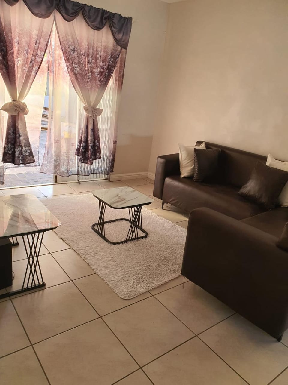 96 Arum Road Neats Accommodations Vacation rental in Cape Town