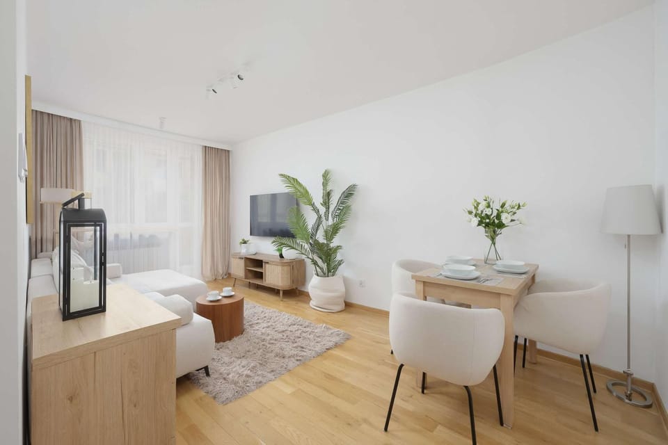 TV and multimedia, Living room, Photo of the whole room, Seating area, Dining area