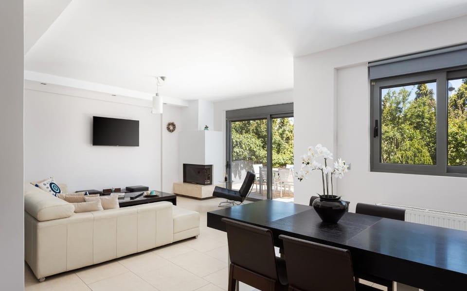 TV and multimedia, Living room, Seating area, Dining area
