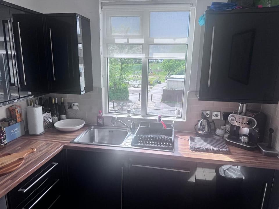 2 Bedroom 1st FF With Views & Close To The Beach Apartment in Hove