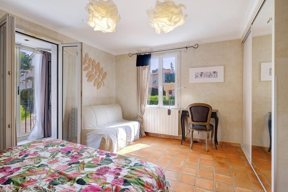 Property building, Living room, Bedroom