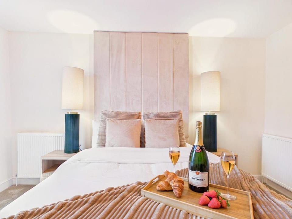 Battle Abbey Views Historic High Street Retreat Apartment in Rother District