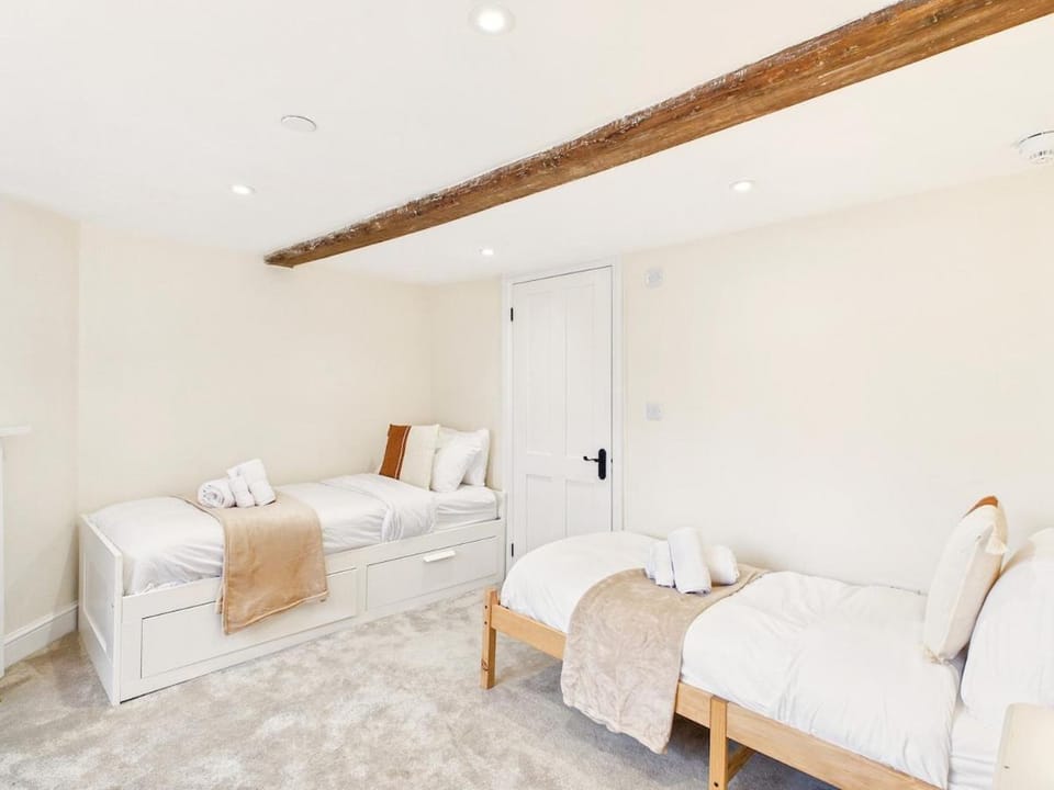 Battle Abbey Views Historic High Street Retreat Apartment in Rother District