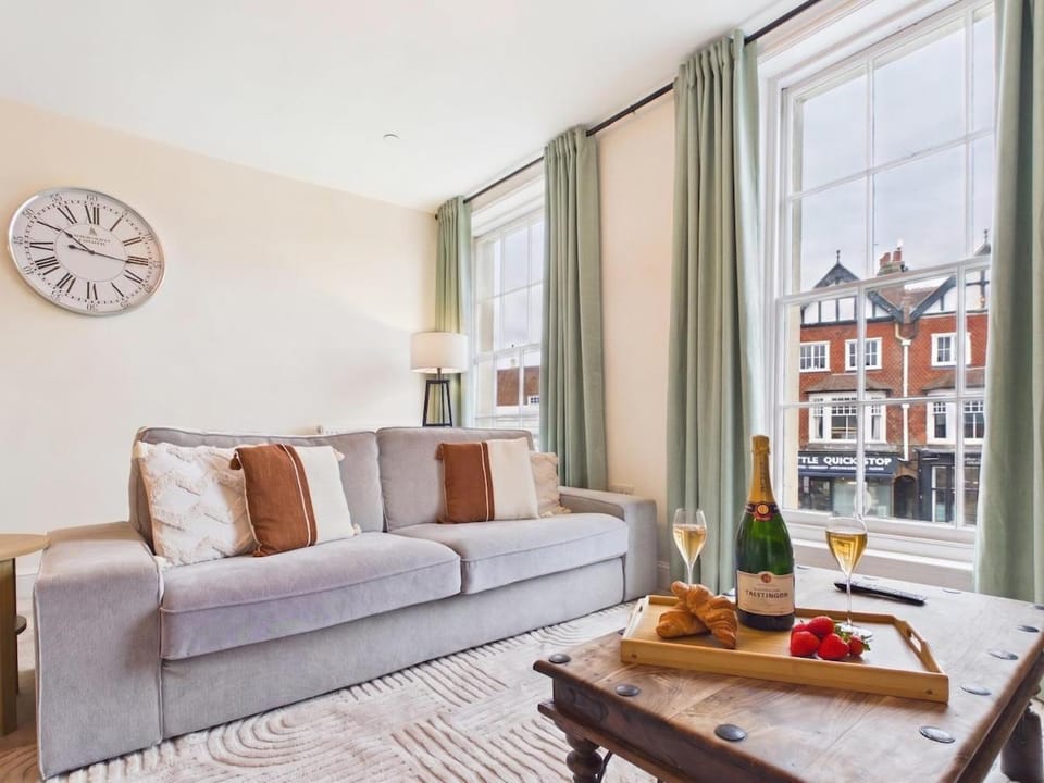 Battle Abbey Views Historic High Street Retreat Apartment in Rother District