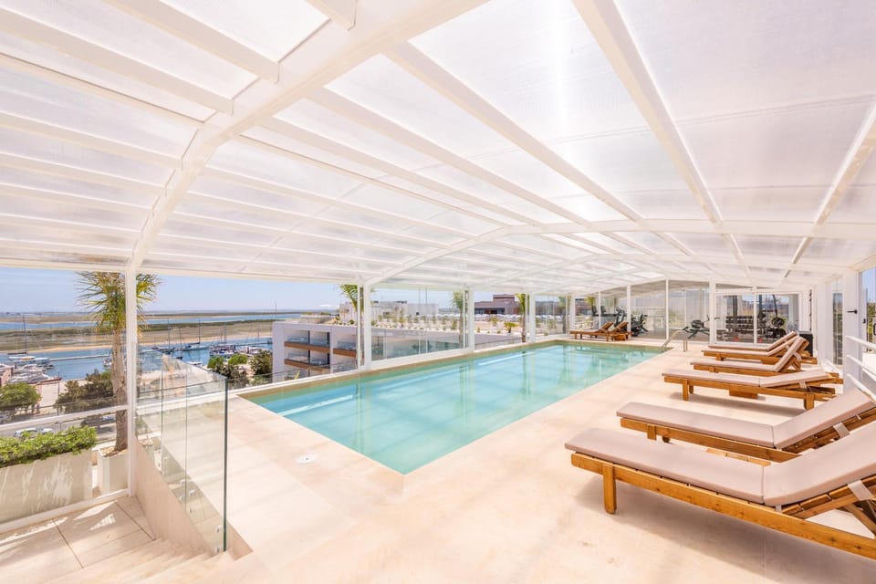Day, Swimming pool, sunbed