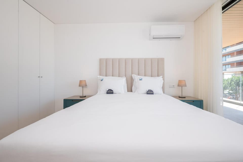 Bed, Photo of the whole room, Bedroom, air conditioner