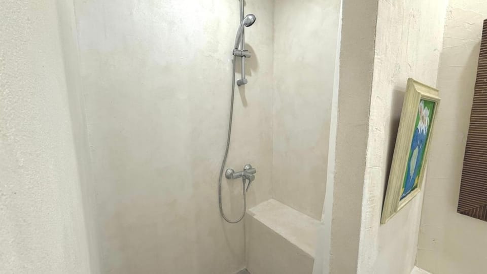 Shower, Toilet, Bathroom, heating, internet, towels