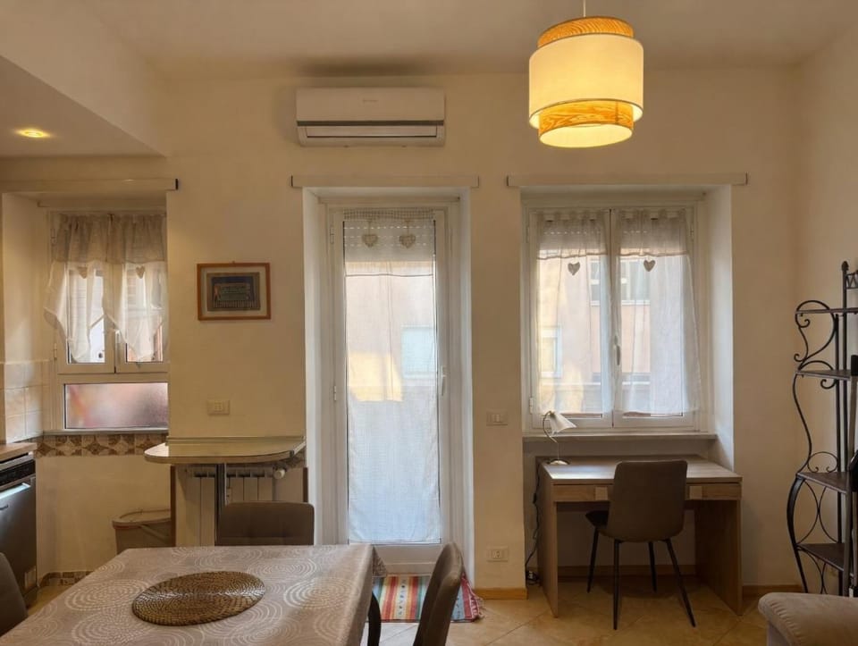 Living room, Seating area, Dining area, air conditioner