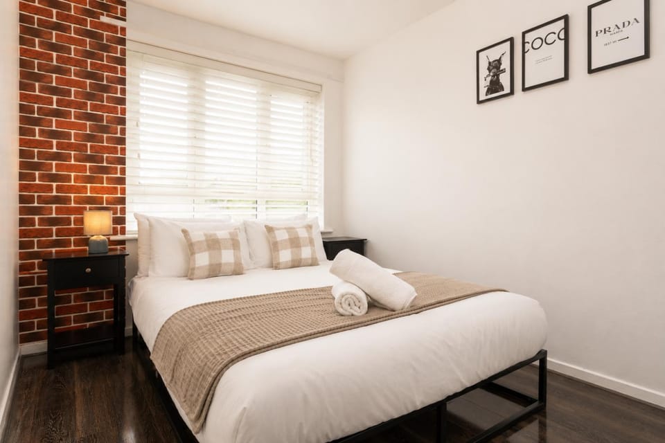 Spacious 3BR Home with Patio Near Manchester City Centre House in Salford