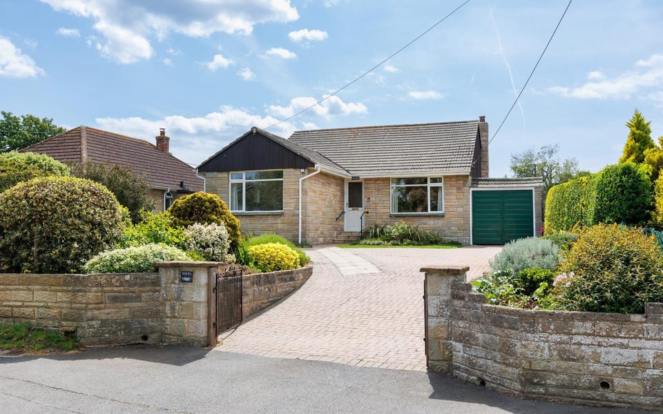 Property building, Facade/entrance, Off site