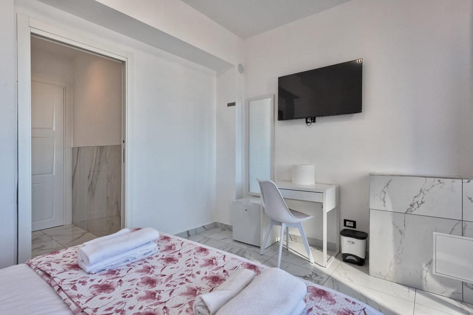 Bedroom, wardrobe