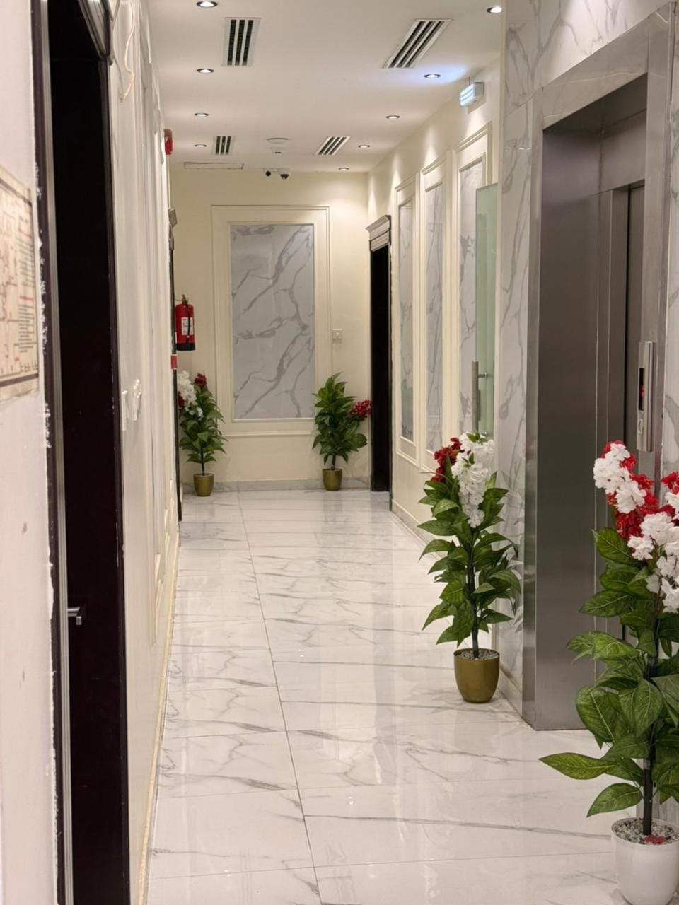 Area and facilities, elevator