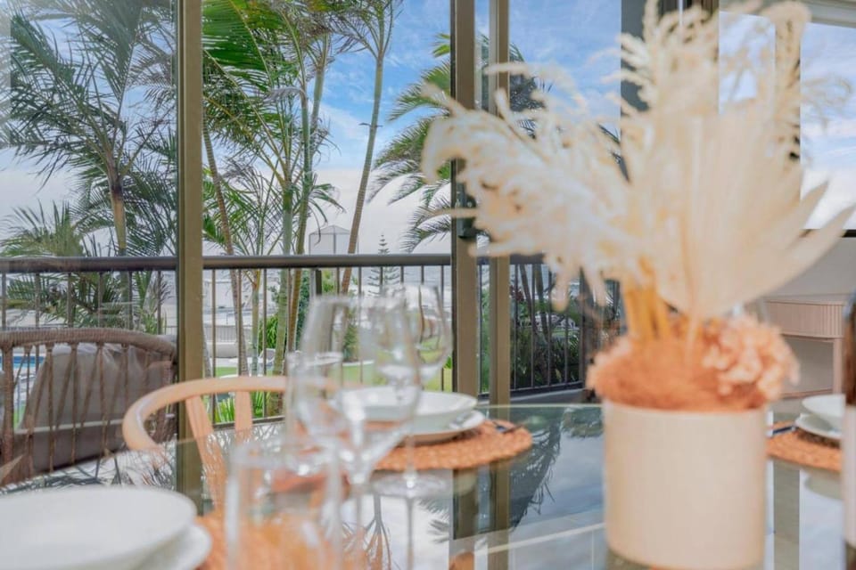 Coastal Oasis | Sleeps 5 | Beach View + Pool & Gym Apartment in Surfers Paradise