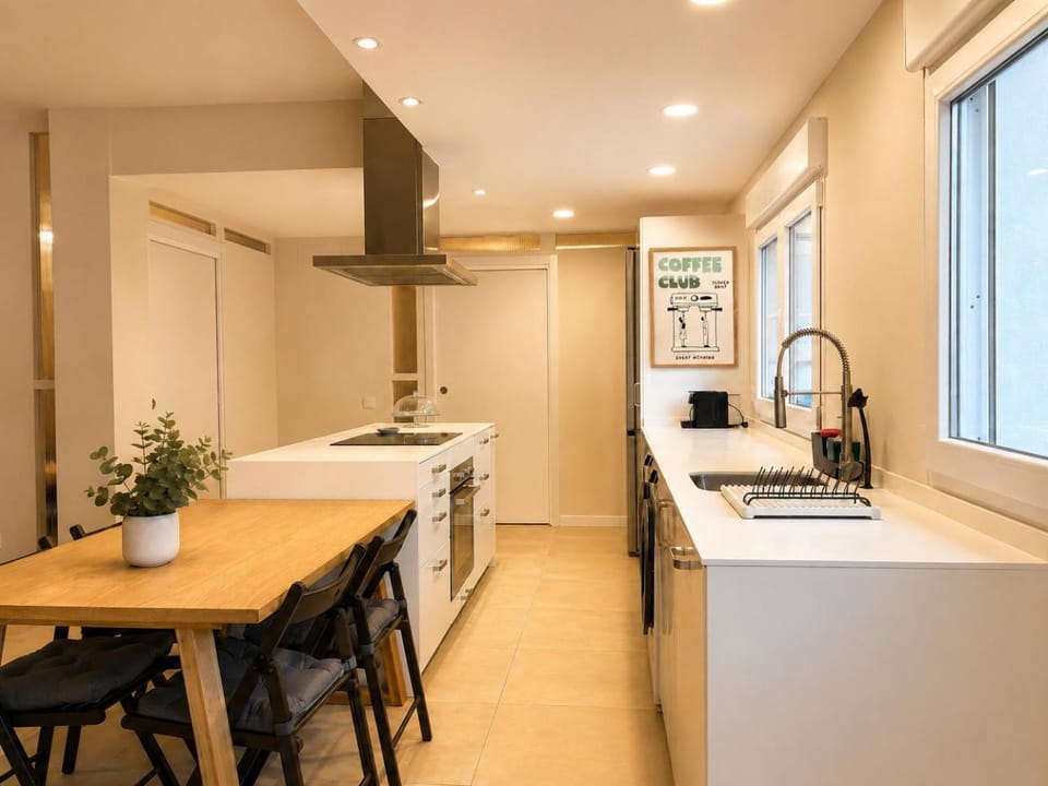 Dining area, kitchen