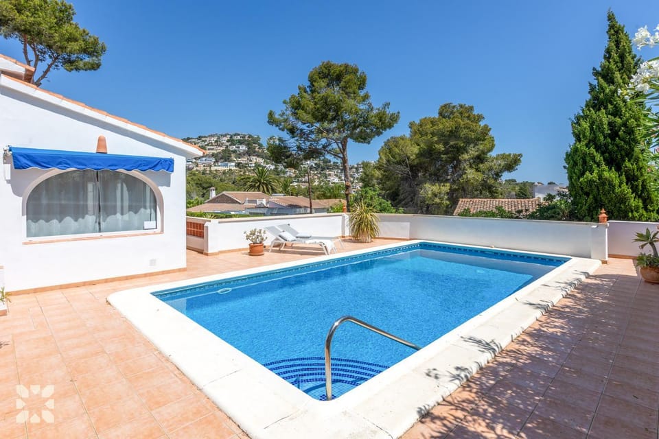 Day, Pool view, Swimming pool, sunbed