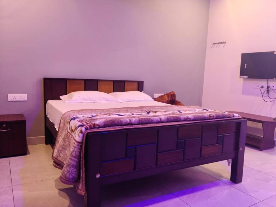 Communal lounge/ TV room, Bed, TV and multimedia, Photo of the whole room, Evening entertainment, Bedroom