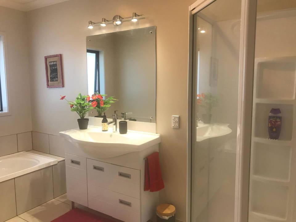 Brookfield Breakaway -2 bedrooms in house Bed and Breakfast in Tauranga