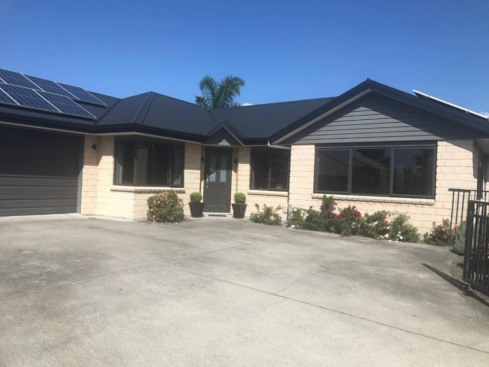 Brookfield Breakaway -2 bedrooms in house Bed and Breakfast in Tauranga