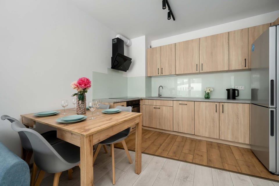 Kitchen or kitchenette, Dining area, stove