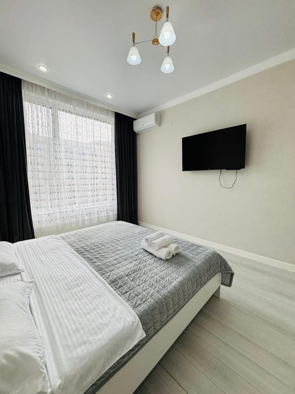 Bed, air conditioner