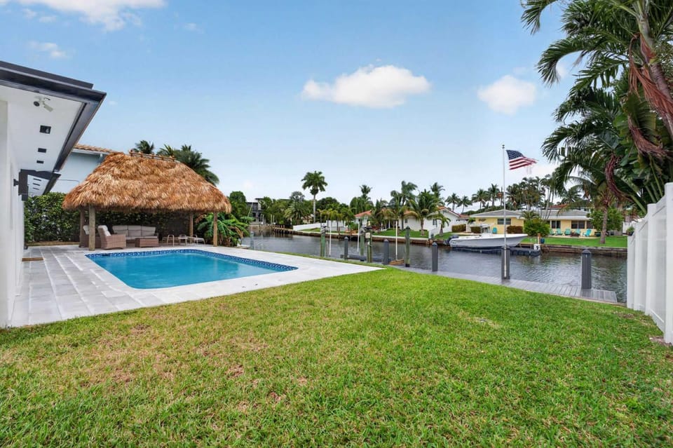 Cabana Retreat Private Dock House in Pompano Beach