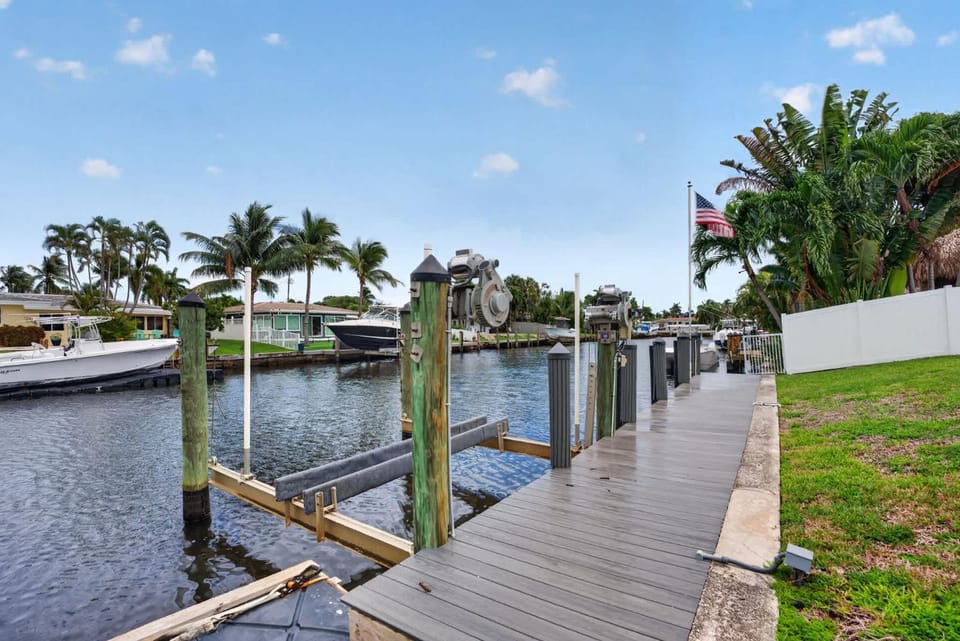 Cabana Retreat Private Dock House in Pompano Beach