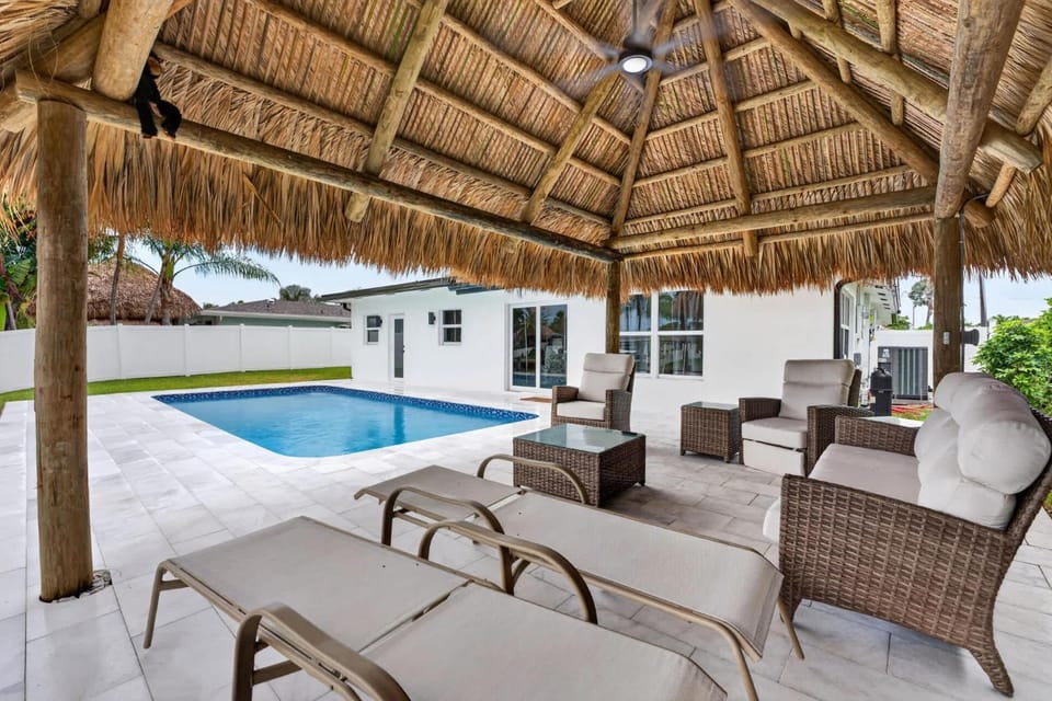 Cabana Retreat Private Dock House in Pompano Beach