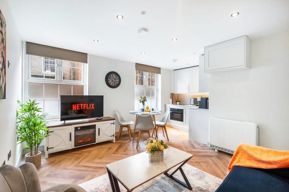 Kitchen or kitchenette, Seating area