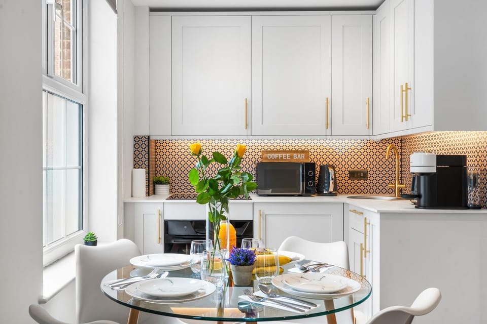 Kitchen or kitchenette, Dining area, toaster
