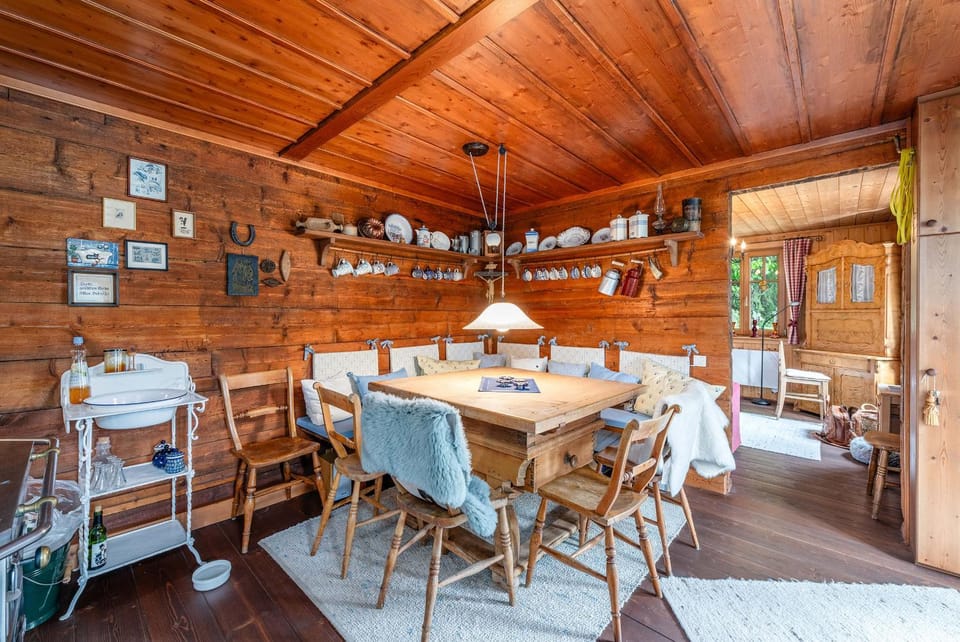 Seating area, Dining area