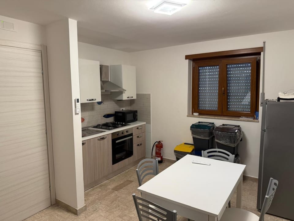 microwave, kitchen