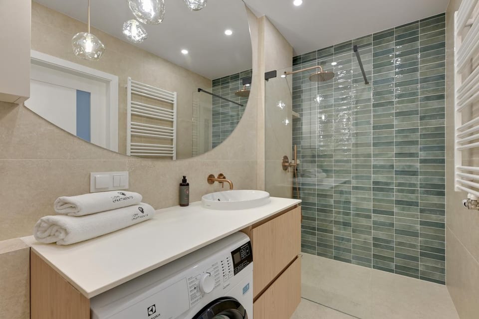 Shower, Bathroom, washing machine