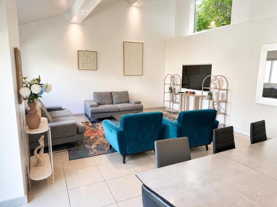 Communal lounge/ TV room, Living room