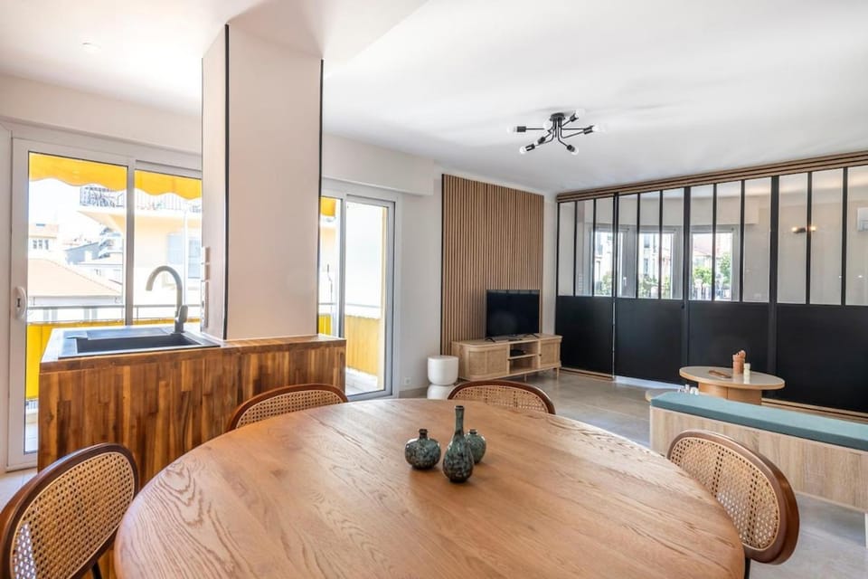 Communal lounge/ TV room, TV and multimedia, Dining area