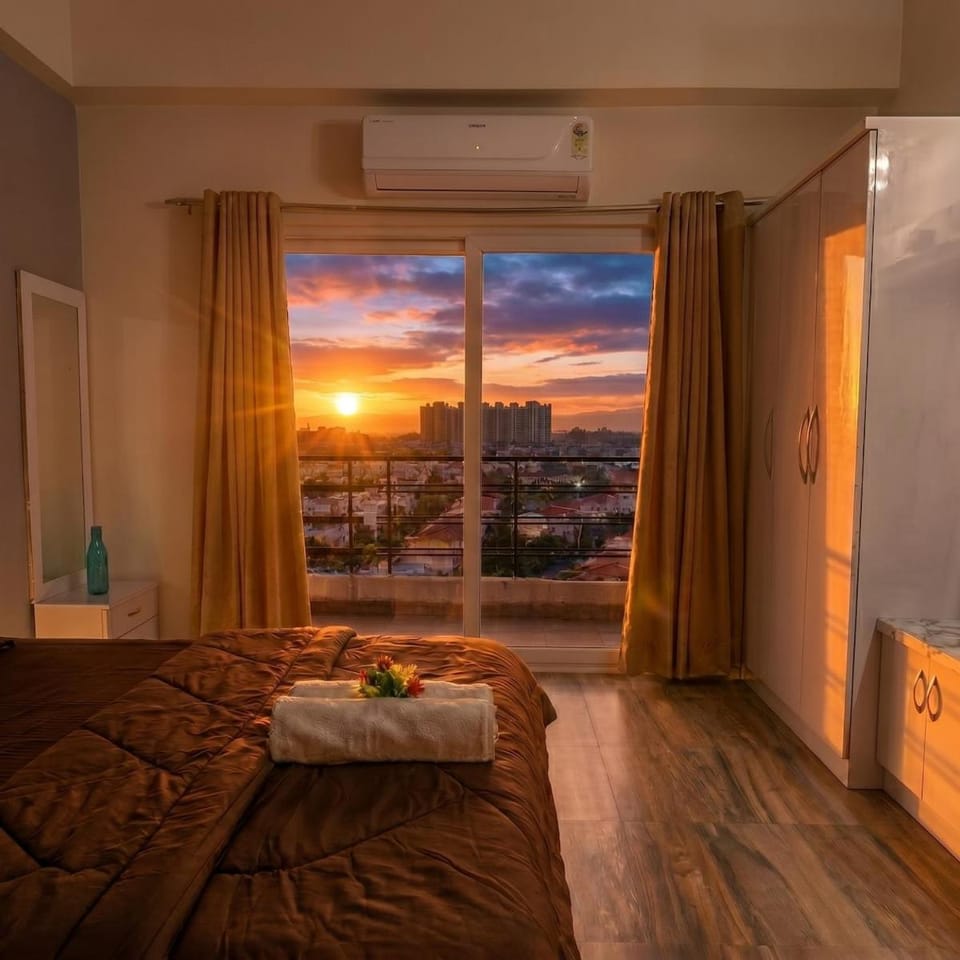 Bed, View (from property/room), Balcony/Terrace, Photo of the whole room, Bedroom, Sunrise
